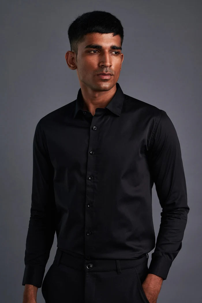 Black Classic Shirt For the moments when first impressions matter and so do lasting ones.