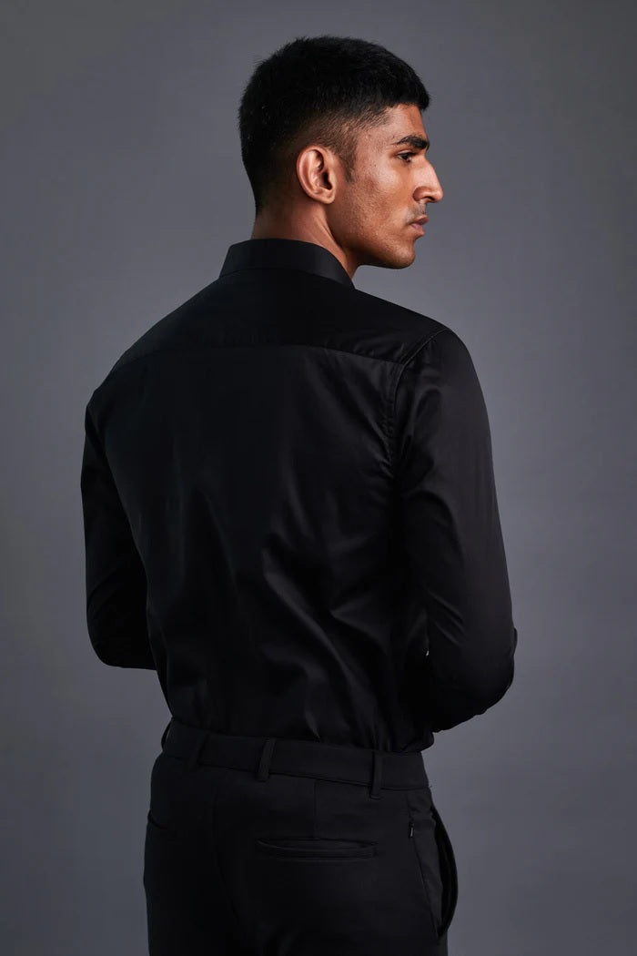 Black Classic Shirt For the moments when first impressions matter and so do lasting ones.