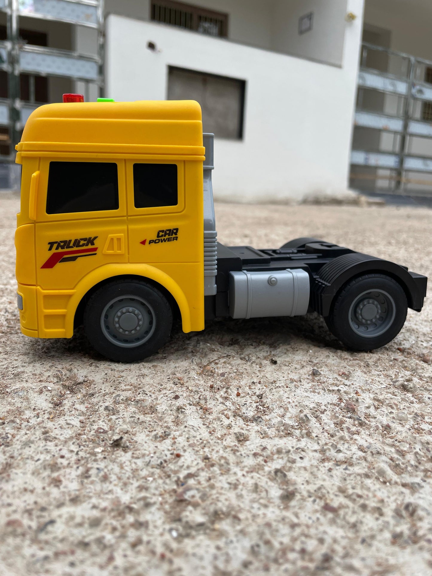 Big Truck 1:16 Scale RC Truck Spray All Terrain Stunt Car Power