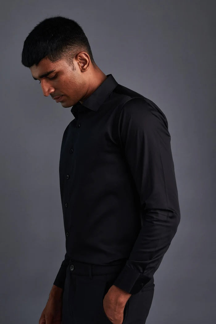 Black Classic Shirt For the moments when first impressions matter and so do lasting ones.